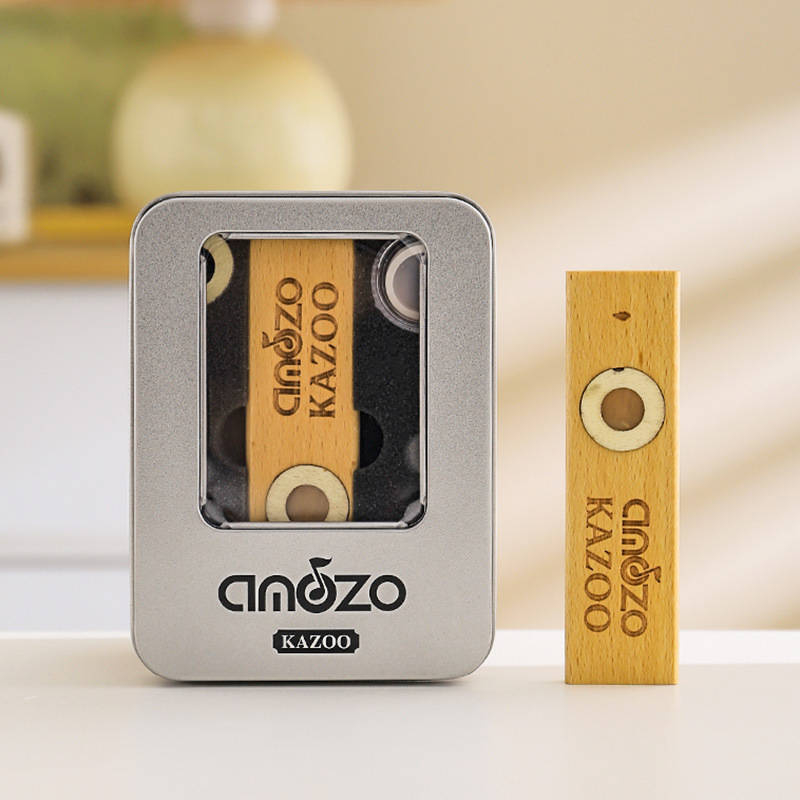 Kazoo aus Holz mit Membranen in einer Box