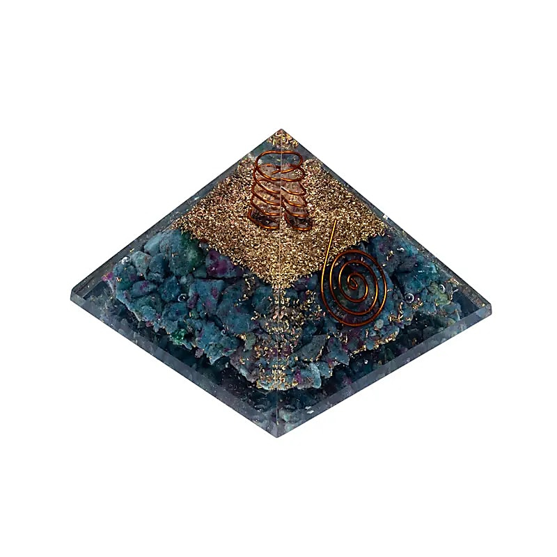 Orgonit-Pyramide – Rubin in Kyanit